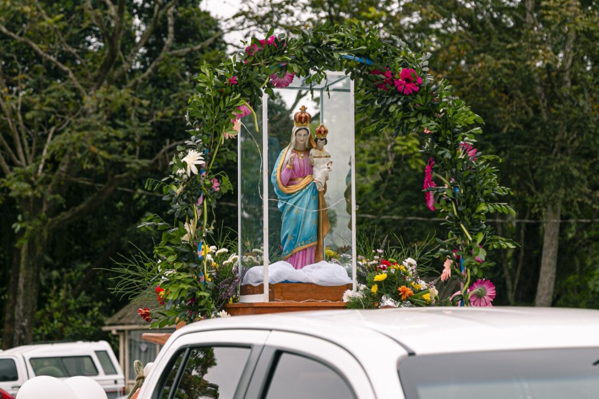 PARÓQUIA SANTA TERESA ENCERRA PEREGRINAÇÃO COM A IMAGEM DE NOSSA SENHORA DA SAÚDE