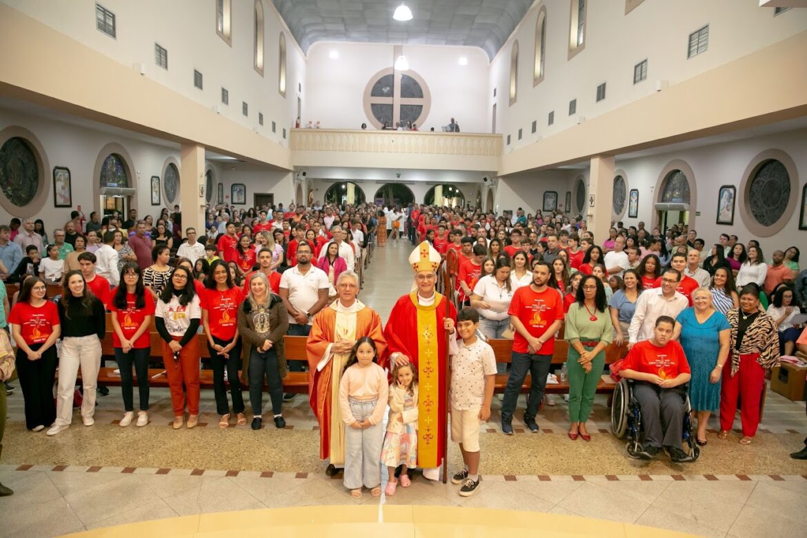 DOM LAURO CRISMA 126 FIÉIS EM ARACRUZ