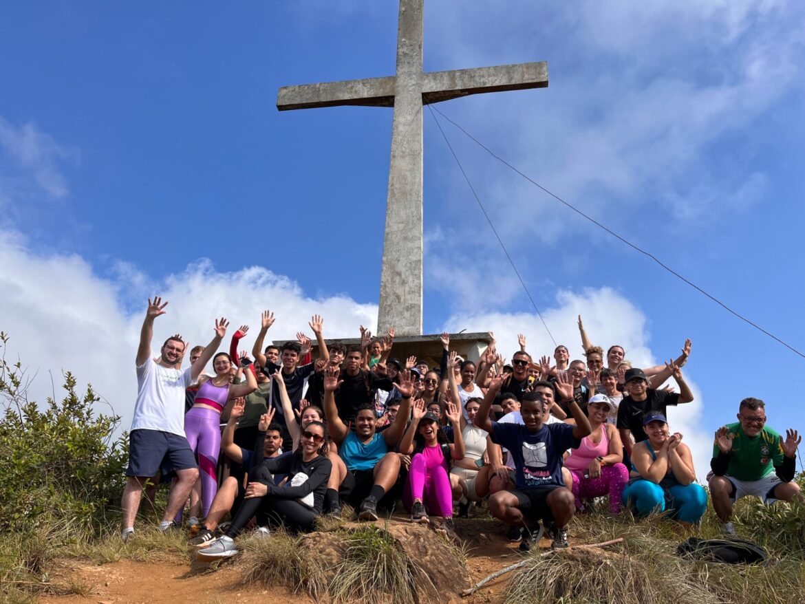 Mais de 60 jovens fazem a experiência de subir o Cruzeiro em Marilândia