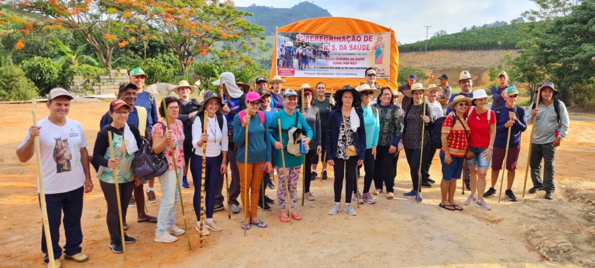 FIÉIS VENCEM 120 KM A PÉ ATÉ O SANTUÁRIO DIOCESANO