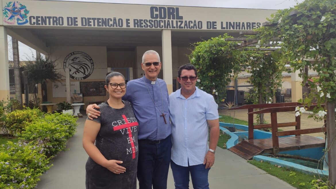 DOM LAURO VISITA PRESÍDIO EM LINHARES