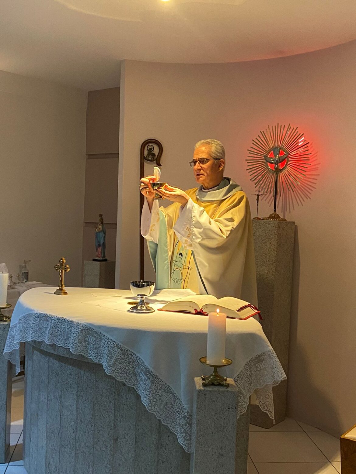 DOM LAURO CELEBRA 25 ANOS DA CASA DE MARIA