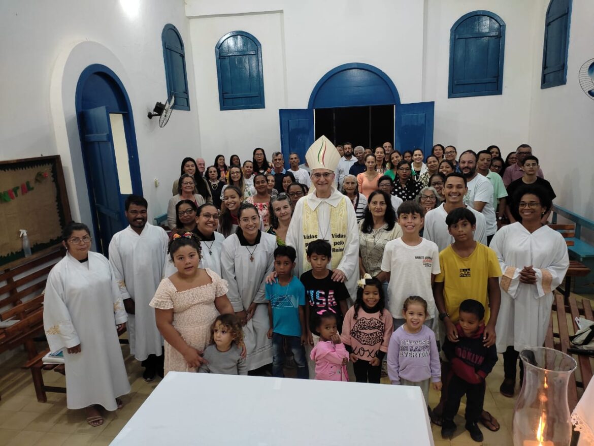 DOM LAURO RETORNA A REGÊNCIA E CELEBRA COM A COMUNIDADE