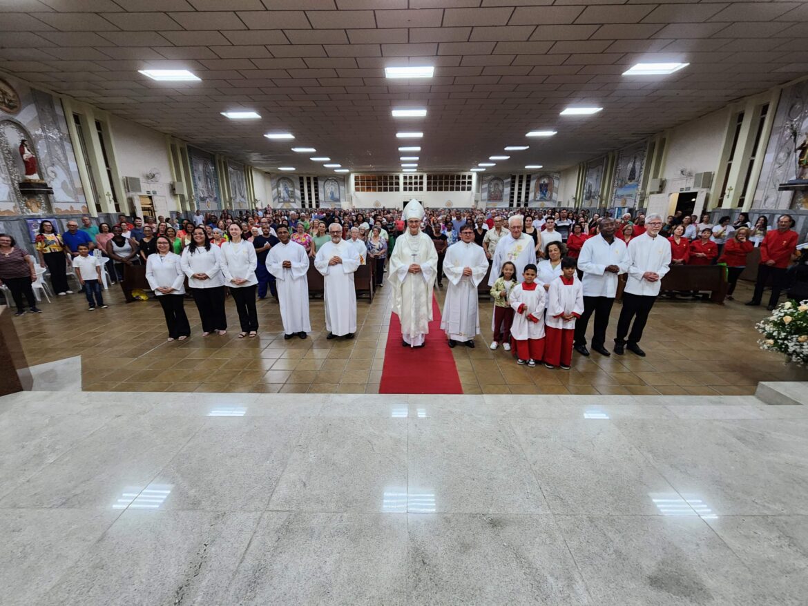 DOM LAURO SERGIO VERSIANI BARBOSA CELEBRA DOIS ANOS DE ORDENAÇÃO EPISCOPAL