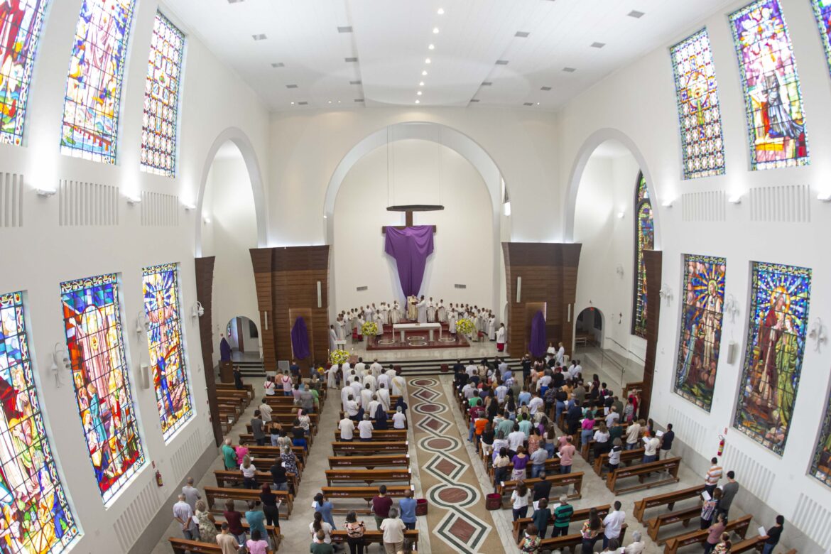 MISSA DO CRISMA: BÊNÇÃO DOS SANTOS ÓLEOS E RENOVAÇÃO DAS PROMESSAS SACERDOTAIS