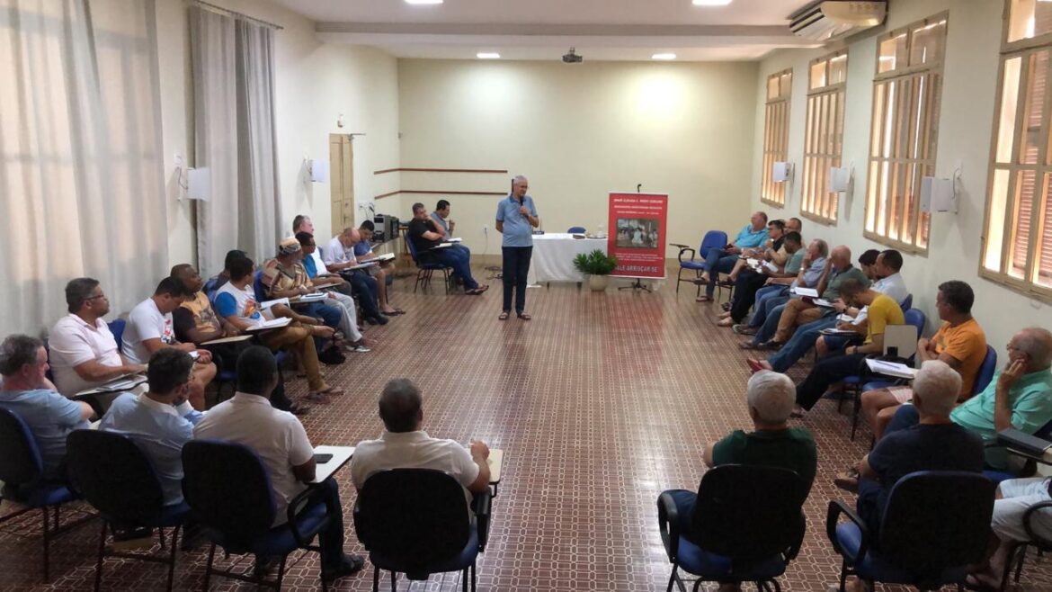 PADRES DA DIOCESE ESTÃO REUNIDOS PARA RETIRO ESPIRITUAL ANUAL