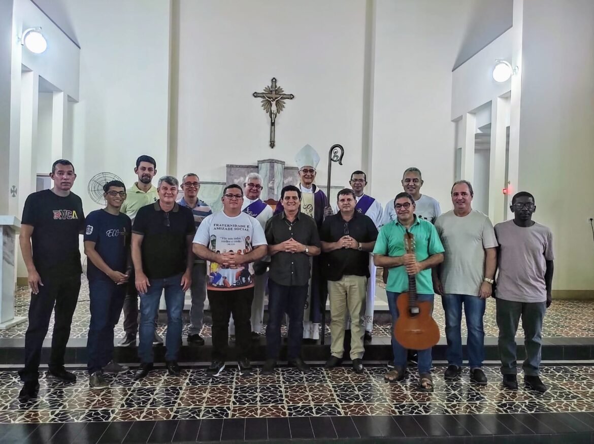 ESCOLA DE DIACONOS SÃO FILIPE INICIA CURSO DE TEOLOGIA COM 10 CANDIDATOS