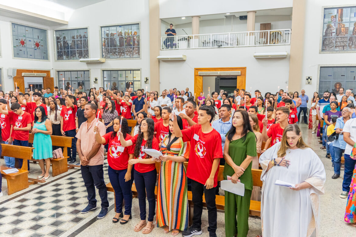 _DSC6008 PARÓQUIA DE SÃO DOMINGOS REALIZA CRISMA DE 43 JOVENS