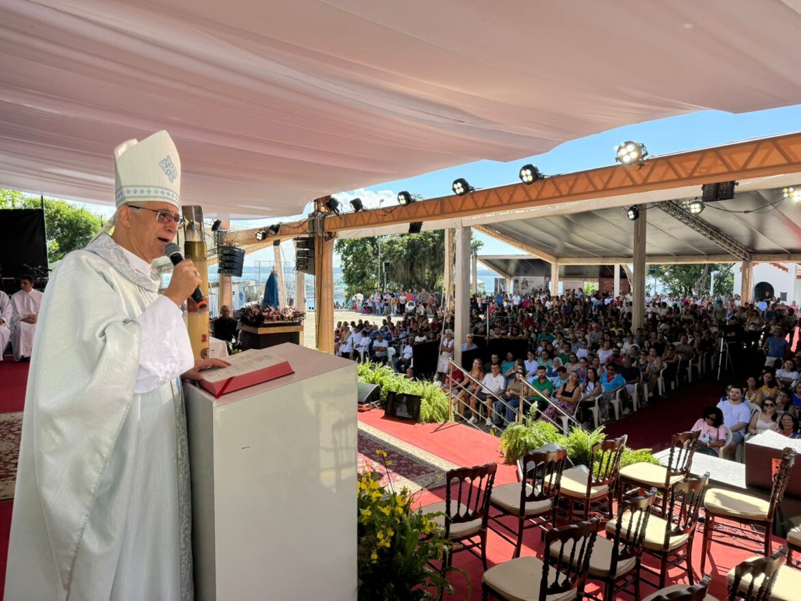 CENTENAS DE FIÉIS PARTICIPAM DA ROMARIA DA DIOCESE DE COLATINA AO CONVENTO DA PENHA