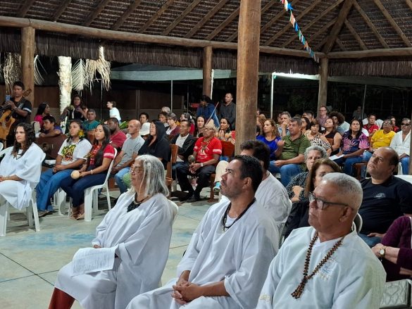 Missa na Aldeia Pau Brasil celebra o Dia Internacional dos Povos Indígenas