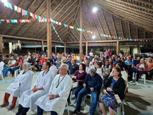 Missa na Aldeia Pau Brasil celebra o Dia Internacional dos Povos Indígenas