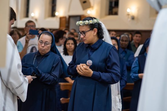 Dom Lauro preside Celebração Eucarística da Primeira Profissão Religiosa da noviça Lorrainy Coradini