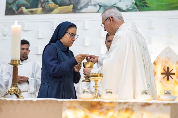 Dom Lauro preside Celebração Eucarística da Primeira Profissão Religiosa da noviça Lorrainy Coradini
