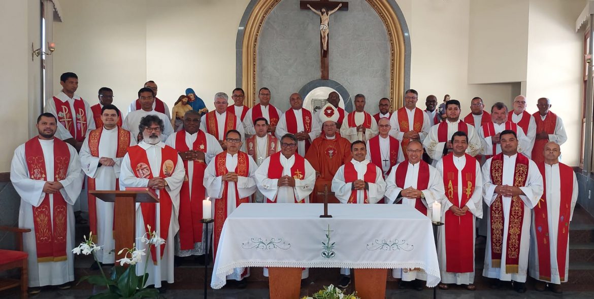 Dom Lauro conduz retiro do Clero da Diocese de Guanhães (MG)