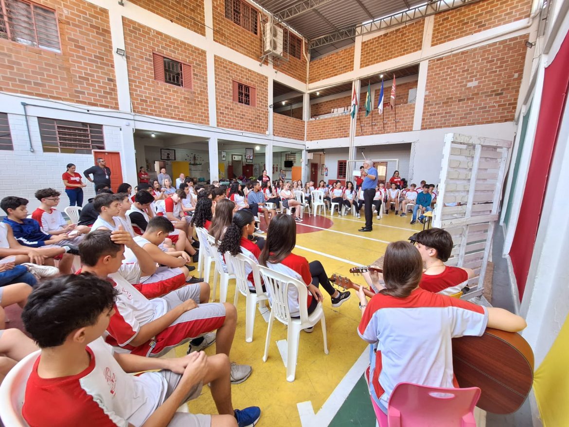 Dom Lauro visita a Escola São Francisco de Assis em Ibiraçu