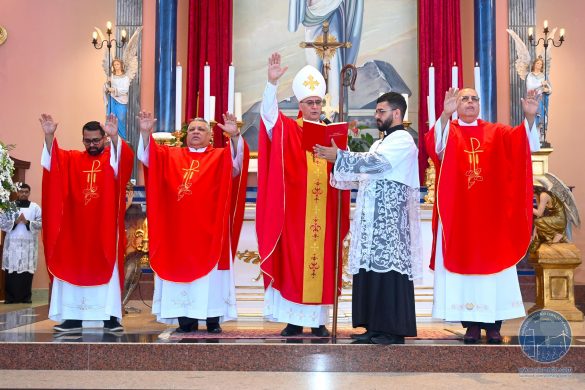 Dom Lauro celebra a Crisma de 190 jovens na Paróquia Imaculado Coração de Maria em São Silvano