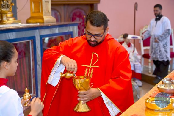 Dom Lauro celebra a Crisma de 190 jovens na Paróquia Imaculado Coração de Maria em São Silvano