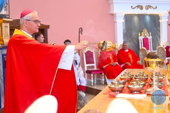 Dom Lauro celebra a Crisma de 190 jovens na Paróquia Imaculado Coração de Maria em São Silvano