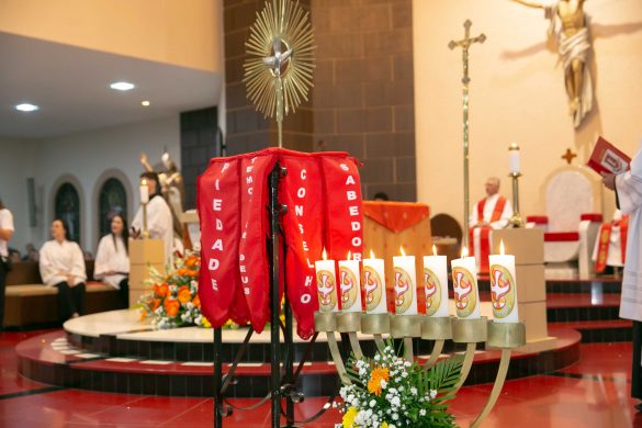 Celebração do Sacramento da Crisma na Paróquia São João Batista de Aracruz