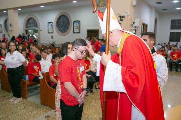Celebração do Sacramento da Crisma na Paróquia São João Batista de Aracruz
