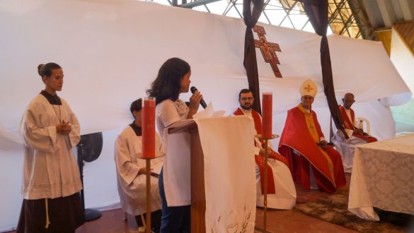 Dom Lauro preside celebração da Crisma na Paróquia Santa Clara de Assis