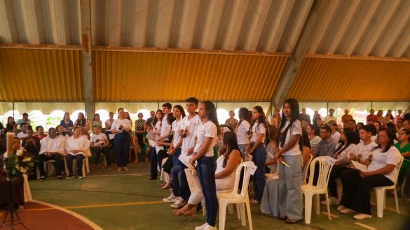 Dom Lauro preside celebração da Crisma na Paróquia Santa Clara de Assis