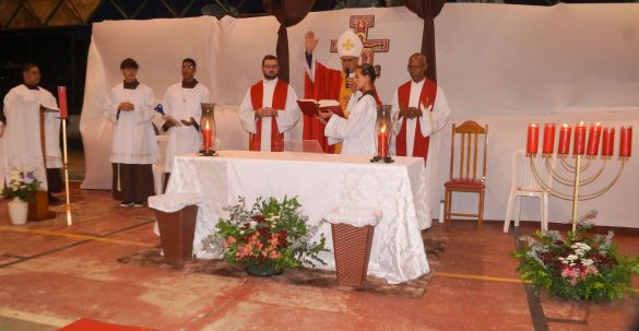 Dom Lauro preside celebração da Crisma na Paróquia Santa Clara de Assis