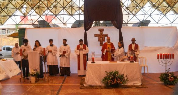 Dom Lauro preside celebração da Crisma na Paróquia Santa Clara de Assis