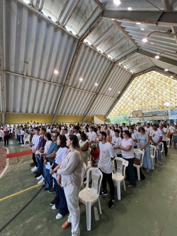 Dom Lauro preside celebração da Crisma na Paróquia Santa Clara de Assis