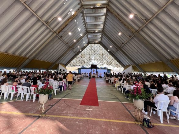 Dom Lauro preside celebração da Crisma na Paróquia Santa Clara de Assis