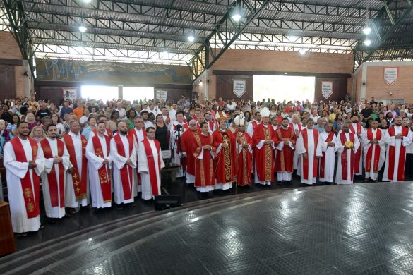Dom Paulo Bosi Dal’Bó preside Missa Solene em honra a São Mateus com a presença de bispos do Regional Leste 3