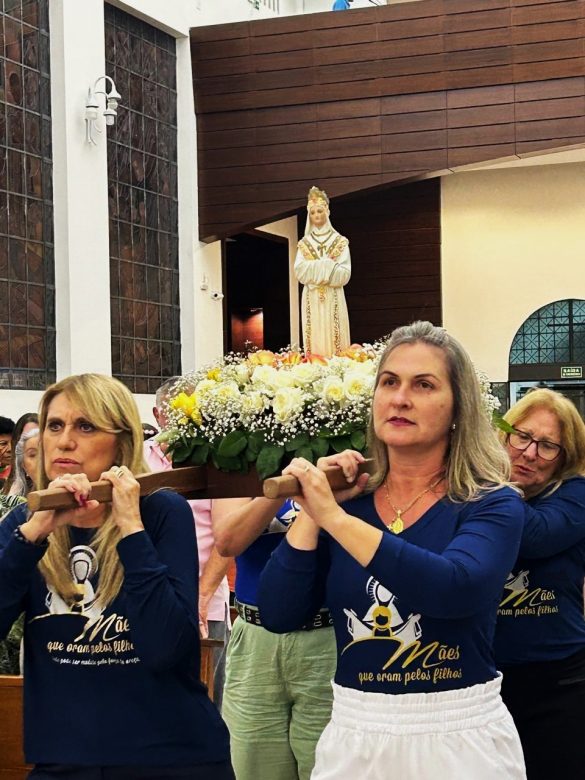 Mães que Oram pelos Filhos: um movimento de fé e intercessão pela família