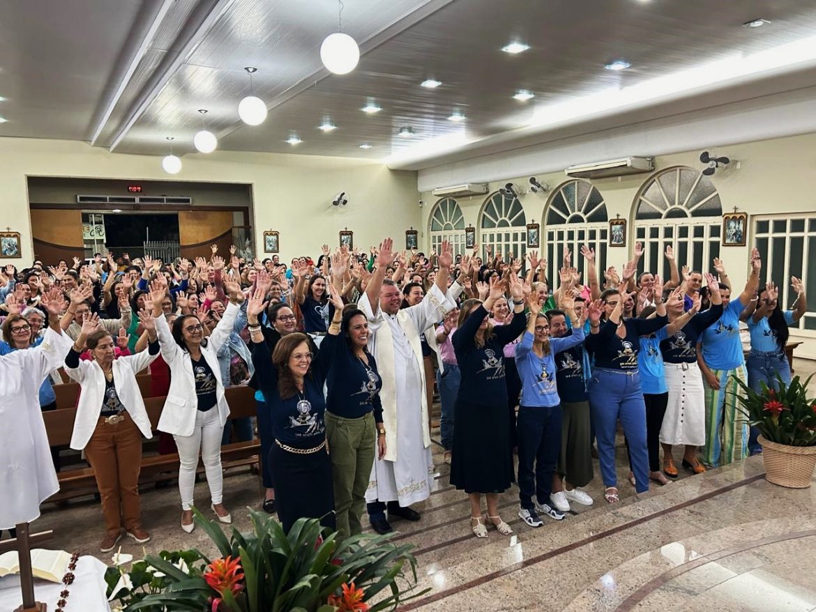 Mães que Oram pelos Filhos: um movimento de fé e intercessão pela família