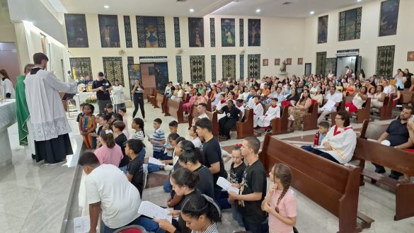 Instituição de Coroinhas e apresentação do novo vigário em Vila Lenira