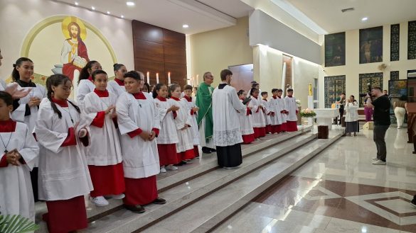 Instituição de Coroinhas e apresentação do novo vigário em Vila Lenira