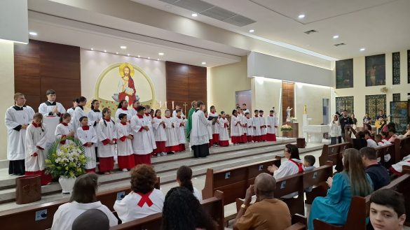 Instituição de Coroinhas e apresentação do novo vigário em Vila Lenira
