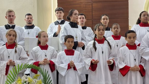 Instituição de Coroinhas e apresentação do novo vigário em Vila Lenira