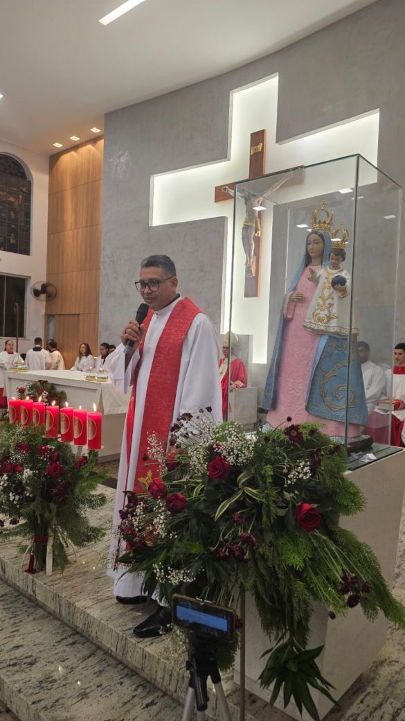 Dom Lauro preside celebração da Crisma e convida os jovens a serem ‘sal e luz do mundo’