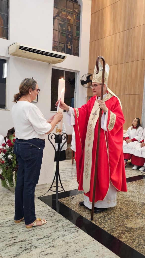 Dom Lauro preside celebração da Crisma e convida os jovens a serem ‘sal e luz do mundo’
