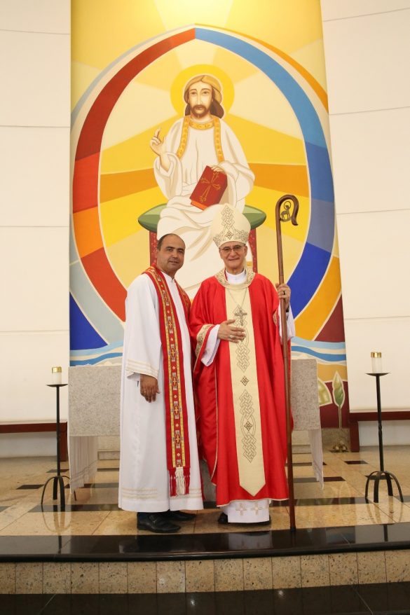 Dom Lauro celebra Crisma de 89 jovens na Paróquia Sagrada Família