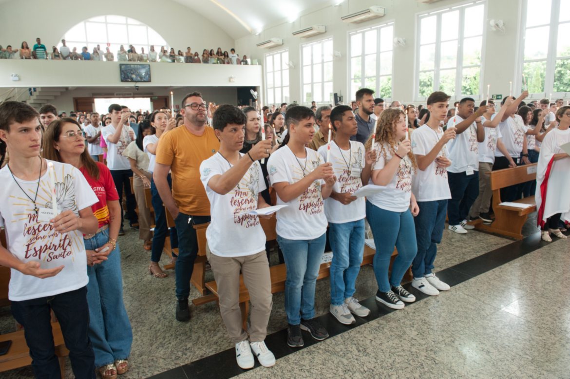Dom Lauro celebra Crisma e marca três anos de sua nomeação como bispo de Colatina