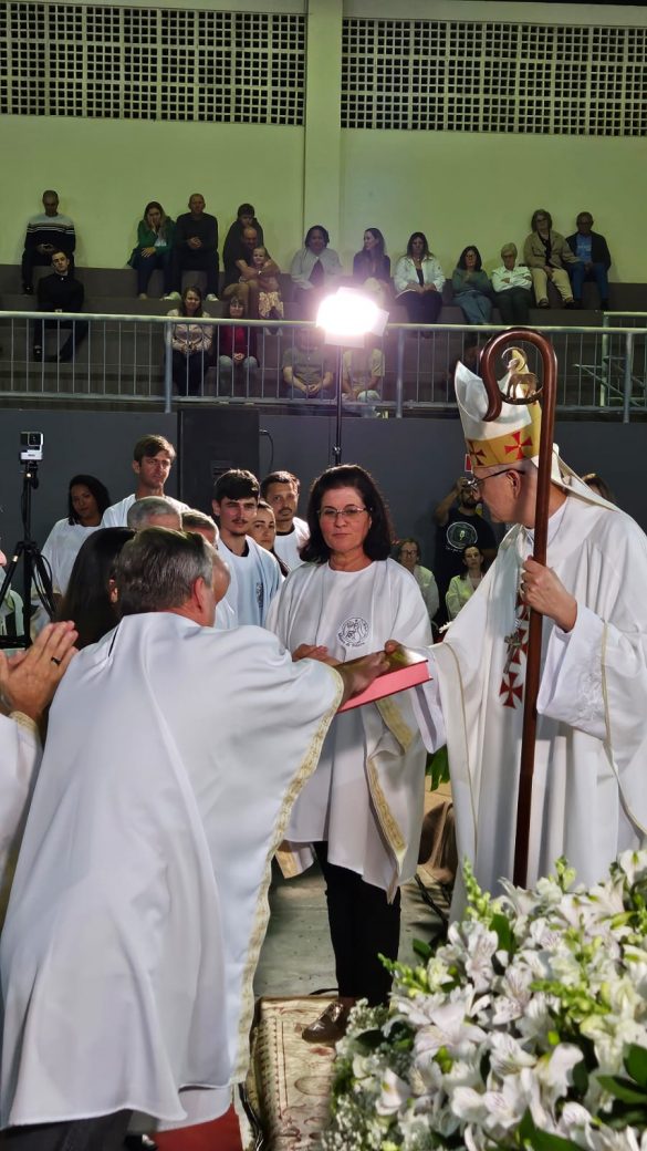Celebração da Crisma marca o encerramento da Visita Pastoral à Paróquia de Santa Teresa