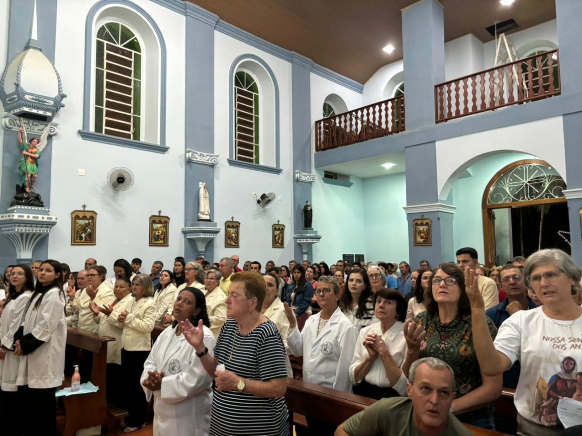 Celebração da Crisma marca o encerramento da Visita Pastoral à Paróquia de Santa Teresa