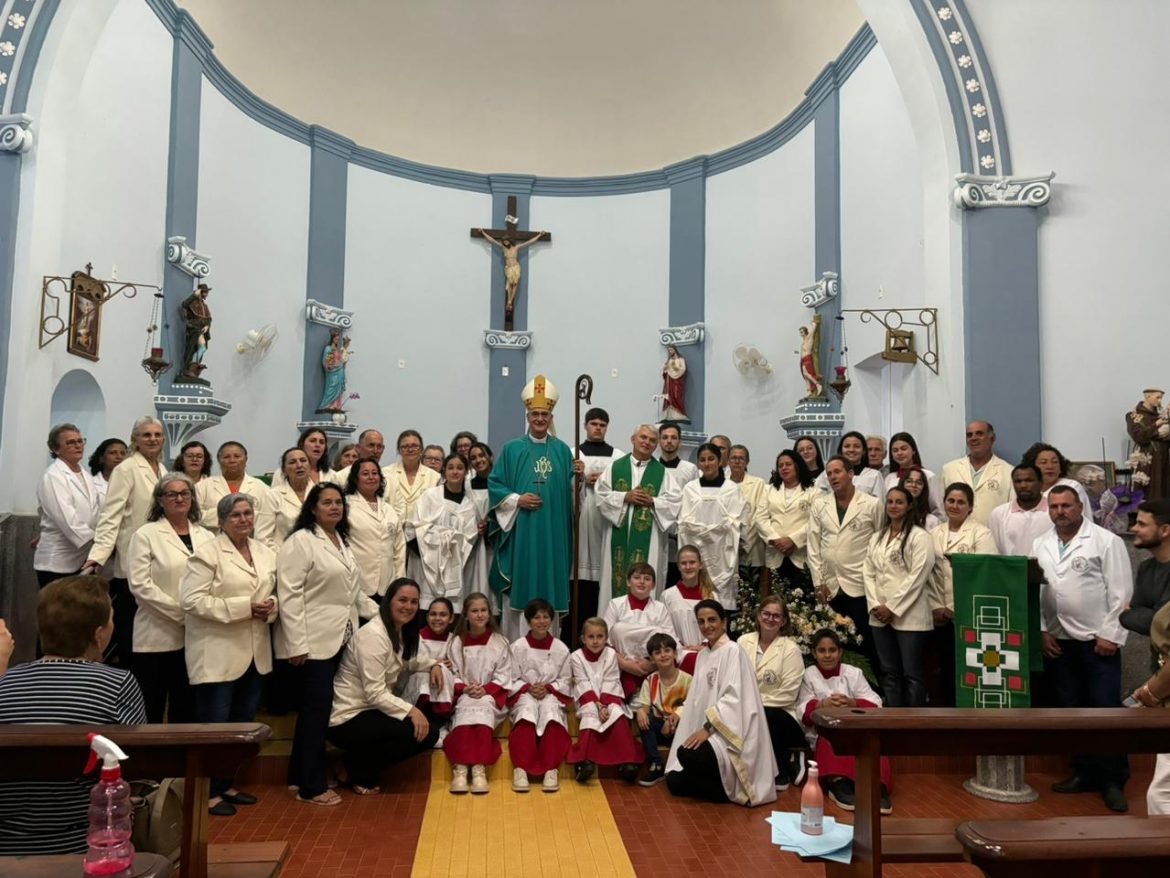 Celebração da Crisma marca o encerramento da Visita Pastoral à Paróquia de Santa Teresa