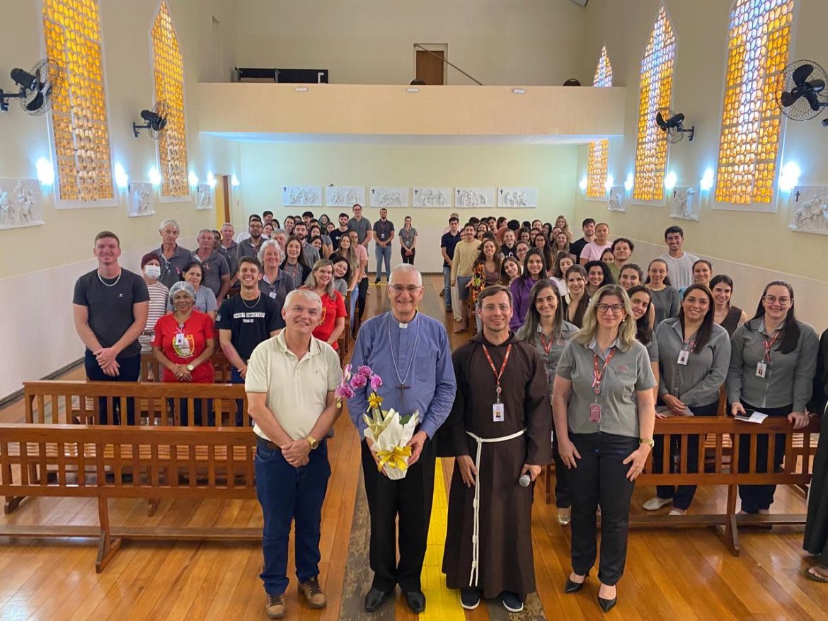 Celebração da Crisma marca o encerramento da Visita Pastoral à Paróquia de Santa Teresa