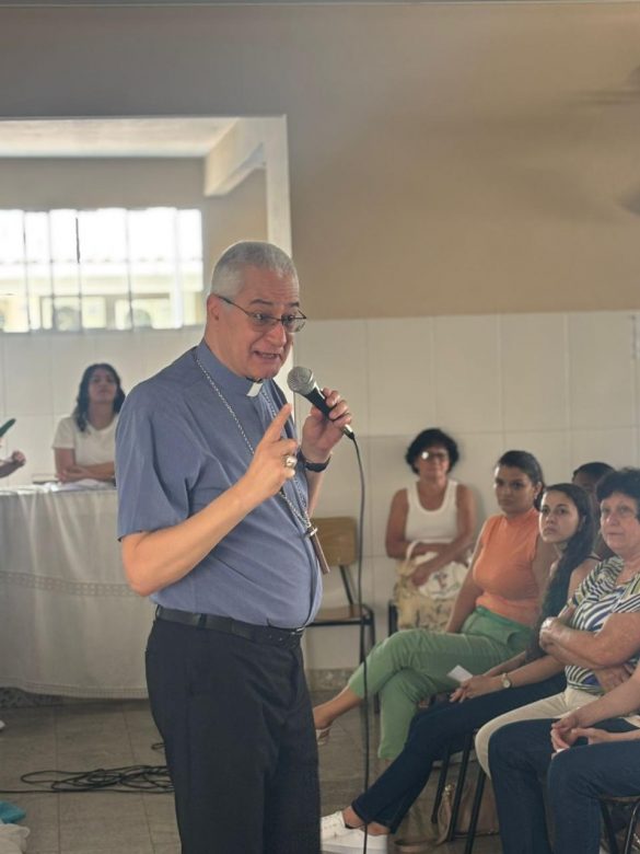 Dom Lauro realiza visita pastoral à Paróquia São José em João Neiva