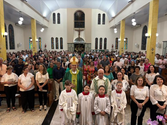 Dom Lauro realiza visita pastoral à Paróquia São José em João Neiva