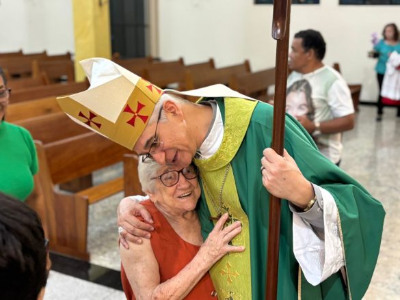 Dom Lauro realiza visita pastoral à Paróquia São José em João Neiva