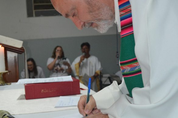 Início de uma nova história: fiéis celebram a bênção do terreno da nova Matriz da Paróquia Santa Teresinha, em Aracruz
