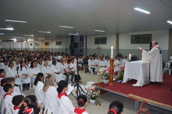 Início de uma nova história: fiéis celebram a bênção do terreno da nova Matriz da Paróquia Santa Teresinha, em Aracruz